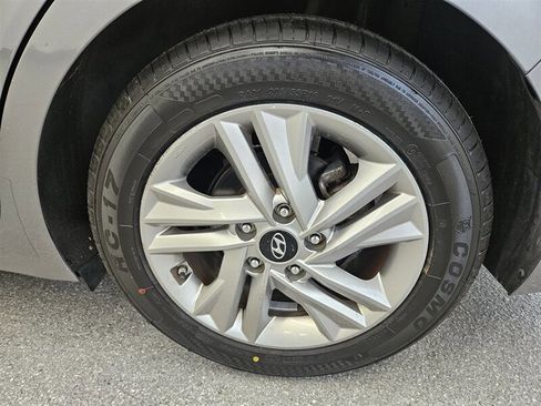 Used 2019 Hyundai Elantra SEL w/ Cargo Package image 16