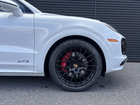 Used 2022 Porsche Cayenne GTS image 9