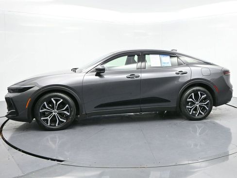 Used 2023 Toyota Crown Limited image 3