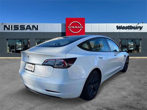 Used 2022 Tesla Model 3 Standard Range image 4