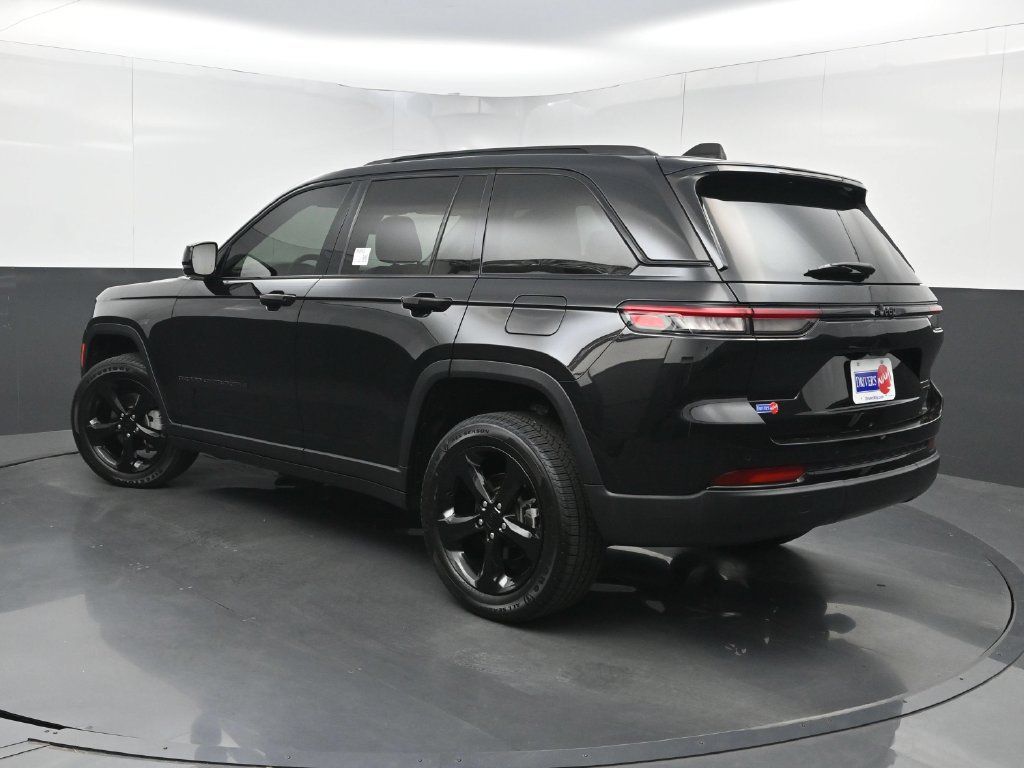 Used 2023 Jeep Grand Cherokee Limited w/ Black Appearance Package RWD image 28