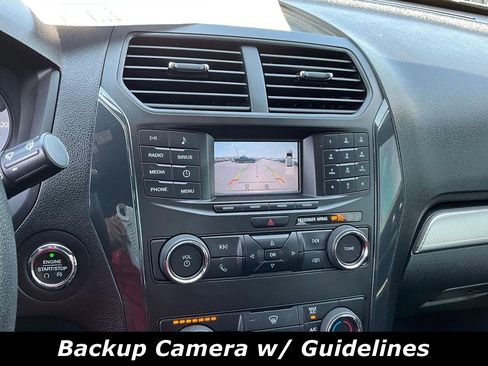 Used 2018 Ford Explorer XLT FWD image 13