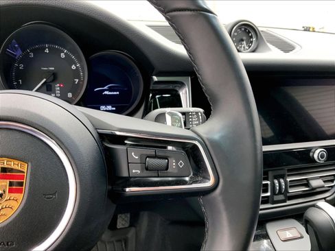 Used 2025 Porsche Macan image 16