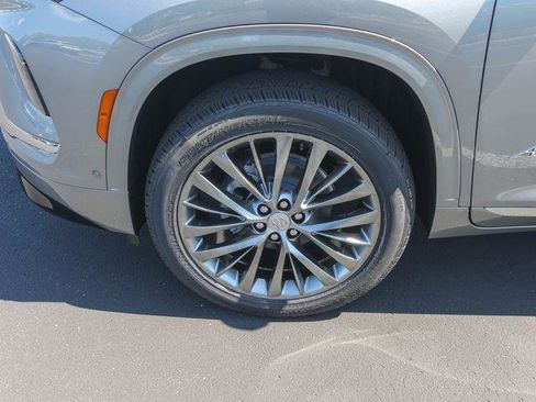 New 2026 Buick Enclave Avenir w/ Super Cruise Package FWD image 32