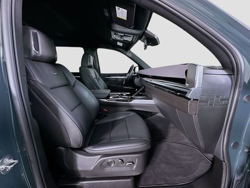 Used 2025 Cadillac Escalade Luxury image 30