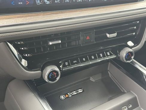 New 2026 Chevrolet Suburban High Country image 11