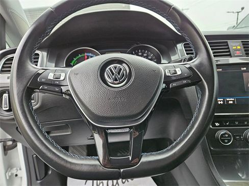 Used 2017 Volkswagen e-Golf SE w/ DC Fast Charging Package image 19