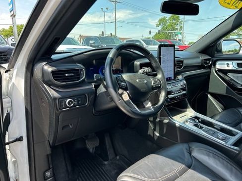 Used 2023 Ford Explorer Platinum w/ Technology Package AWD/4WD image 32