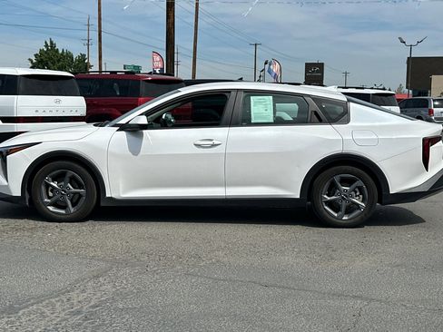 Used 2025 Kia K4 FWD image 8