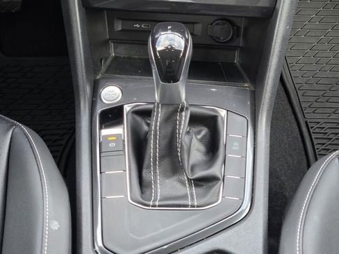 Certified 2023 Volkswagen Tiguan SE FWD image 19