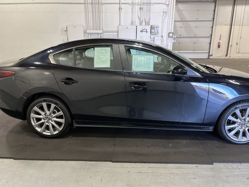 Used 2022 MAZDA MAZDA3 s FWD image 5