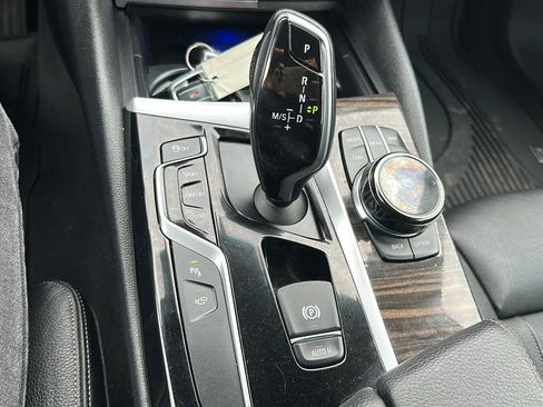 Used 2017 BMW 530i xDrive image 20