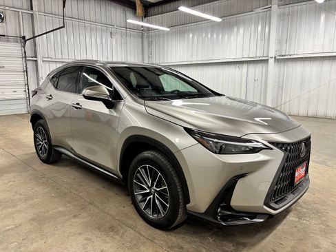 Used 2025 Lexus NX 250 FWD w/ Accessory Package (2T) image 1