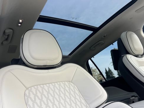 Certified 2023 Lincoln Aviator Black Label Grand Touring w/ Class IV Trailer Tow Package image 18