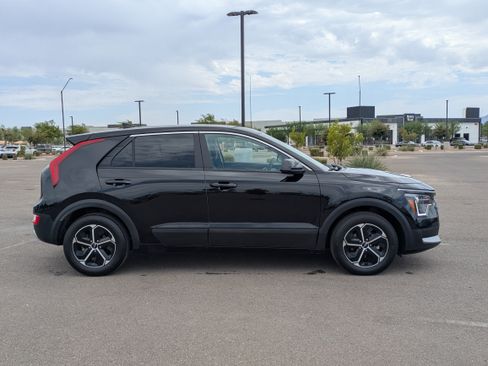 Certified 2025 Kia Niro LX FWD image 6