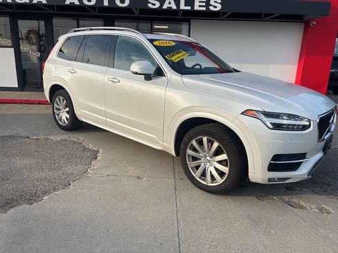 Used 2016 Volvo XC90 T6 Momentum image 2