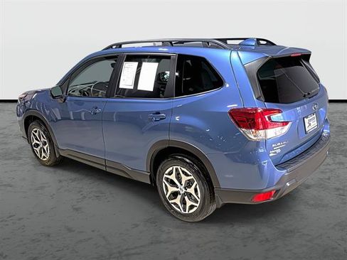 Used 2023 Subaru Forester Premium AWD/4WD image 2