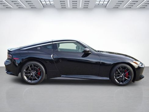 Certified 2025 Nissan Z Performance w/ Floor Mat Package RWD image 3