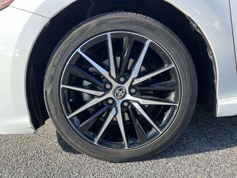 Used 2022 Toyota Camry SE image 12