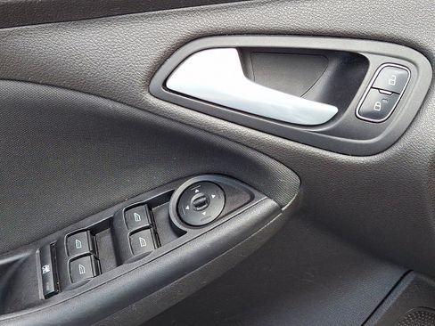 Used 2017 Ford Focus SE image 12