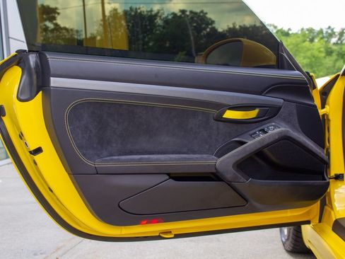 Used 2020 Porsche 718 Cayman GT4 RWD image 17