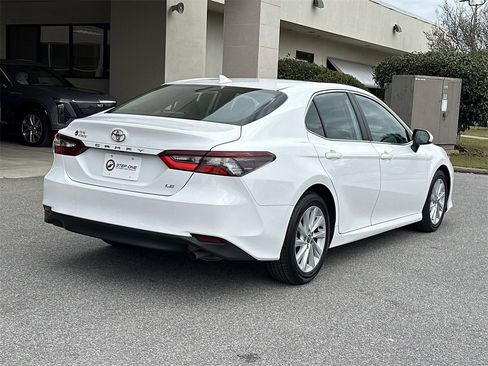 Used 2022 Toyota Camry LE image 7