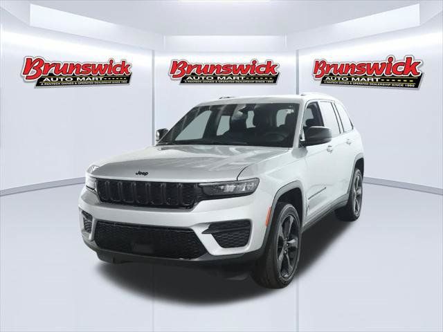 Certified 2024 Jeep Grand Cherokee Altitude AWD/4WD image 3