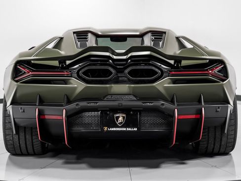 Used 2025 Lamborghini Revuelto image 4