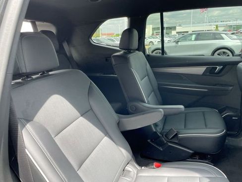 Used 2025 Buick Enclave Preferred image 15