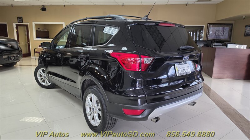 Used 2019 Ford Escape SEL FWD image 3
