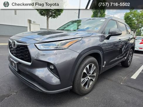 Used 2023 Toyota Highlander XLE FWD image 1