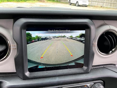 Used 2023 Jeep Wrangler Unlimited Sahara AWD/4WD image 19
