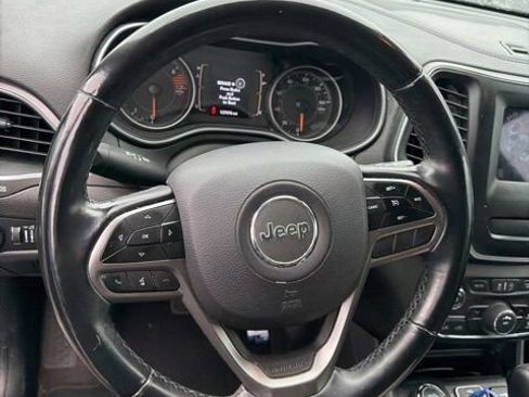 Used 2019 Jeep Cherokee Latitude Plus AWD/4WD image 10