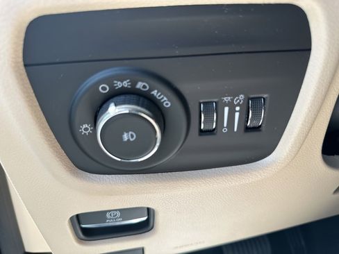 Used 2024 Jeep Grand Cherokee Limited image 37