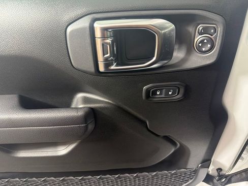 Used 2025 Jeep Wrangler Unlimited Sport AWD/4WD image 21