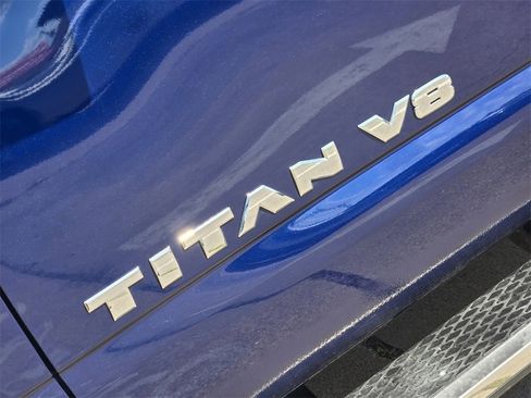 Used 2020 Nissan Titan SL w/ Moonroof Package image 10