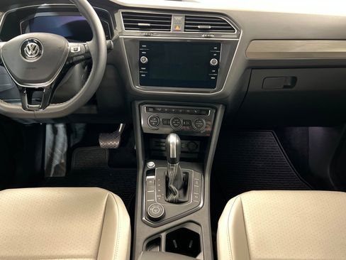 Used 2021 Volkswagen Tiguan SEL AWD/4WD image 14