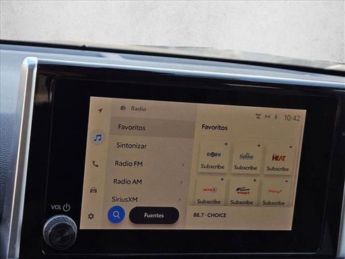 Used 2023 Toyota RAV4 XLE Premium image 17