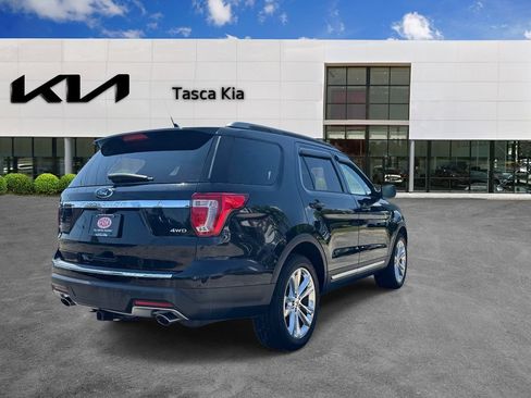 Used 2018 Ford Explorer XLT w/ Equipment Group 202A AWD/4WD image 4