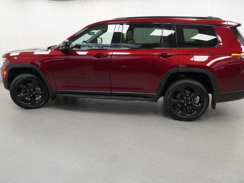 Certified 2025 Jeep Grand Cherokee L Limited w/ Luxury Tech Group II AWD/4WD image 16