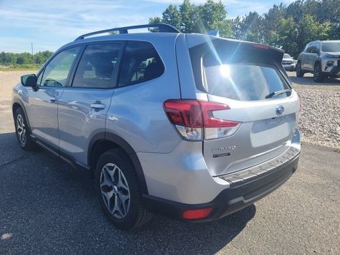 Used 2020 Subaru Forester Premium AWD/4WD image 9