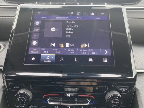 Used 2023 Jeep Grand Cherokee L Laredo image 18