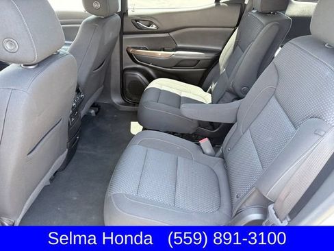 Used 2022 GMC Acadia SLE w/ Driver Convenience Package FWD image 8