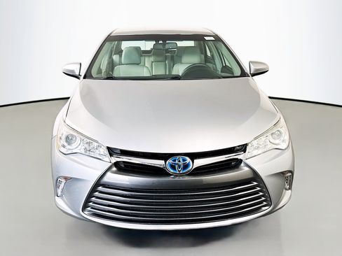 Used 2017 Toyota Camry XLE FWD image 2