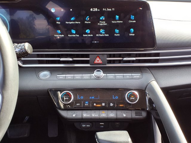 Used 2025 Hyundai Elantra SEL FWD image 15