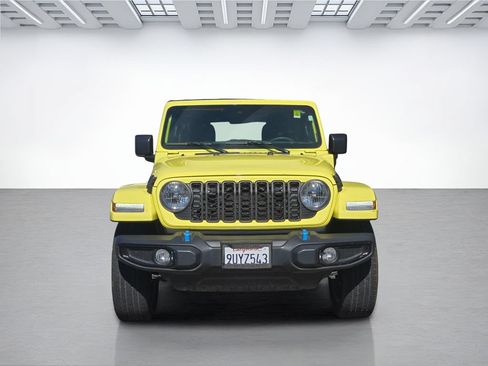Used 2024 Jeep Wrangler Unlimited w/ Convenience Group AWD/4WD image 2