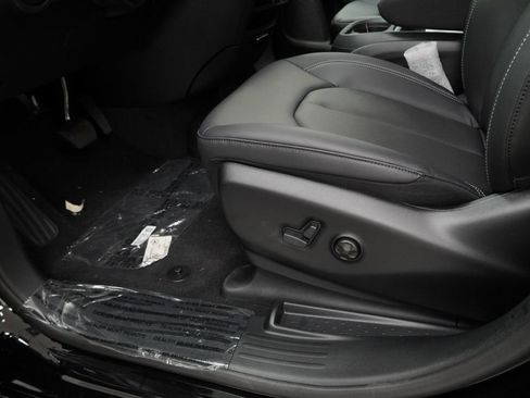 New 2027 Chrysler Pacifica Select FWD image 28