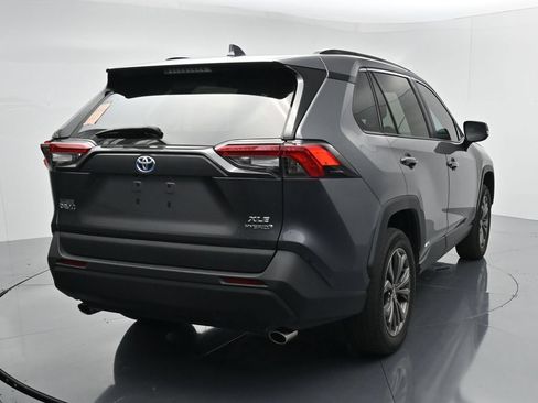 Used 2022 Toyota RAV4 XLE Premium AWD/4WD image 6