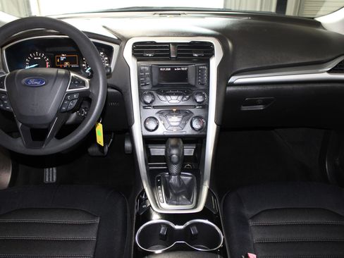 Used 2014 Ford Fusion SE FWD image 12