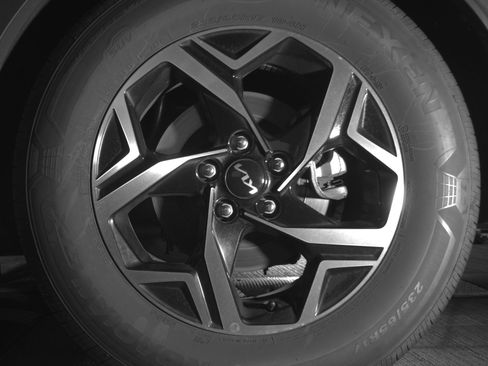 Used 2025 Kia Sportage LX image 14